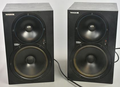 Mackie-HR824